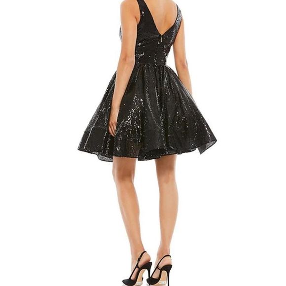 STUNNING Mac Duggal Black Sequin Fit and Flare Formal Dress - Picture 2 of 12